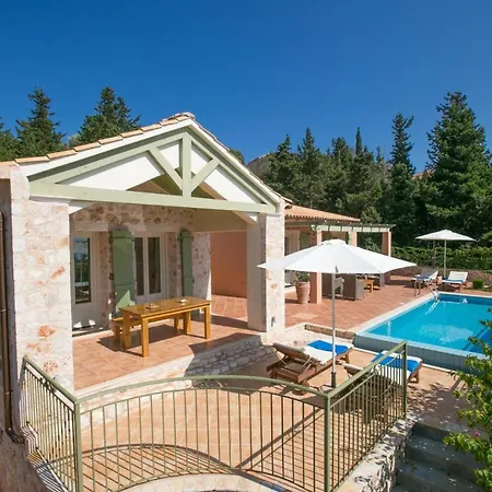 Sleeps 5 Pool Air Con Wifi
