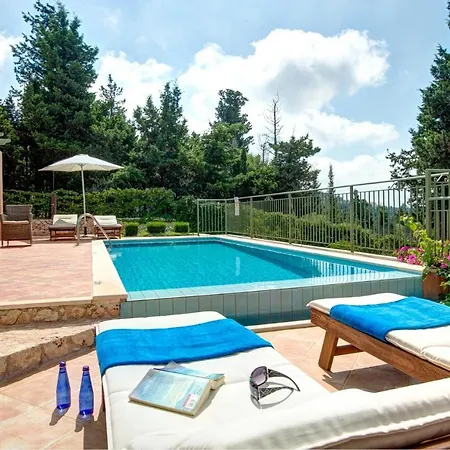 Sleeps 5 Pool Air Con Wifi
