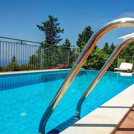 Sleeps 5 Pool Air Con Wifi