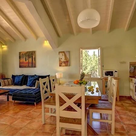 فيلة Sleeps 5 Pool Air Con Wifi Mánganos