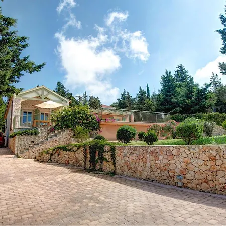 Sleeps 5 Pool Air Con Wifi فيلة