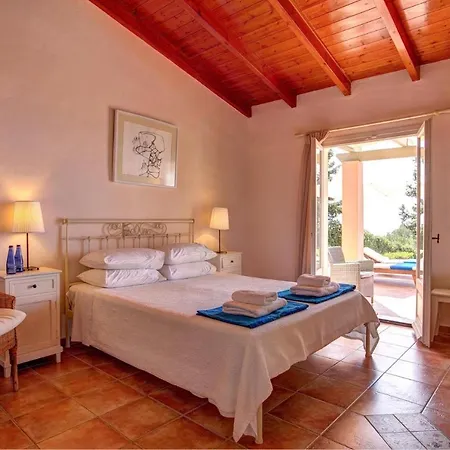 Sleeps 5 Pool Air Con Wifi *