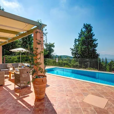 Sleeps 5 Pool Air Con Wifi
